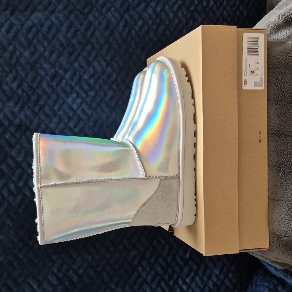 UGG Women's Classic Short Iridescent Gracier Grey Boots Size 8, New With Tags